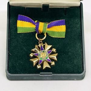 REX 2010 Lady's Ducal Pin New Orleans Mardi Gras Krewe Favor with Box B.H. Mayer